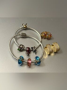🔥LAST PRICE🔥 Set of 2 Silver bracelets with charms and 2 earrings